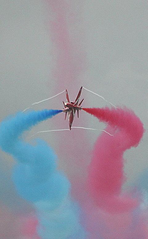 Red Arrows at RIAT by Mark Beckett