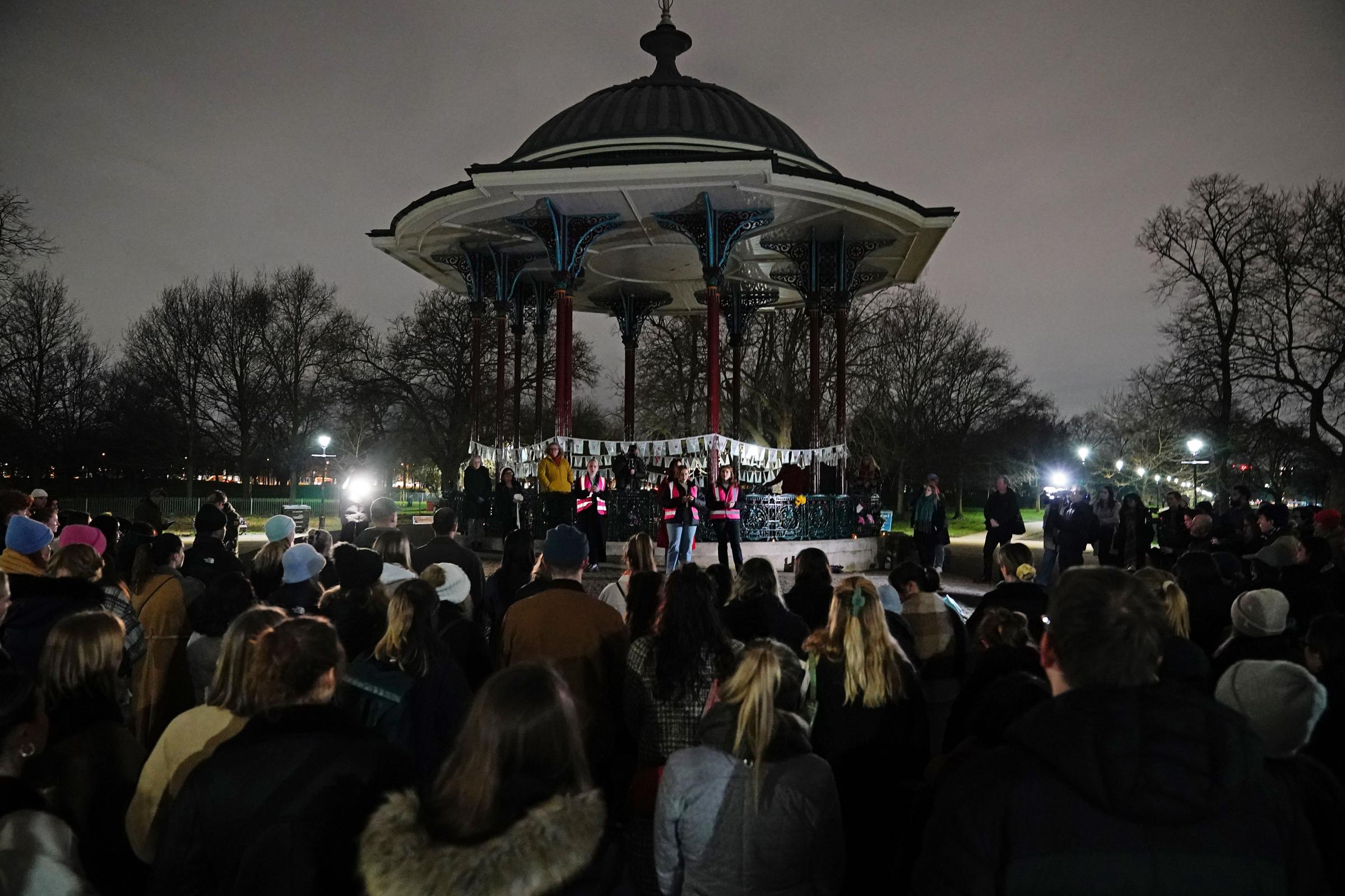 Hundreds of Londoners hold vigil for Sarah Everard one year after abduction - Vimarsana News
