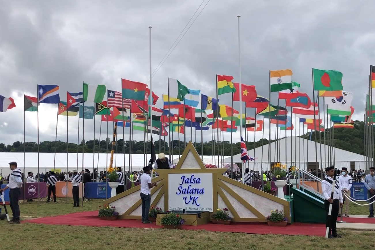 Muslims stand 'shoulder to shoulder' at largest Islamic convention in UK | Wilts and Gloucestershire Standard - Vimarsana News