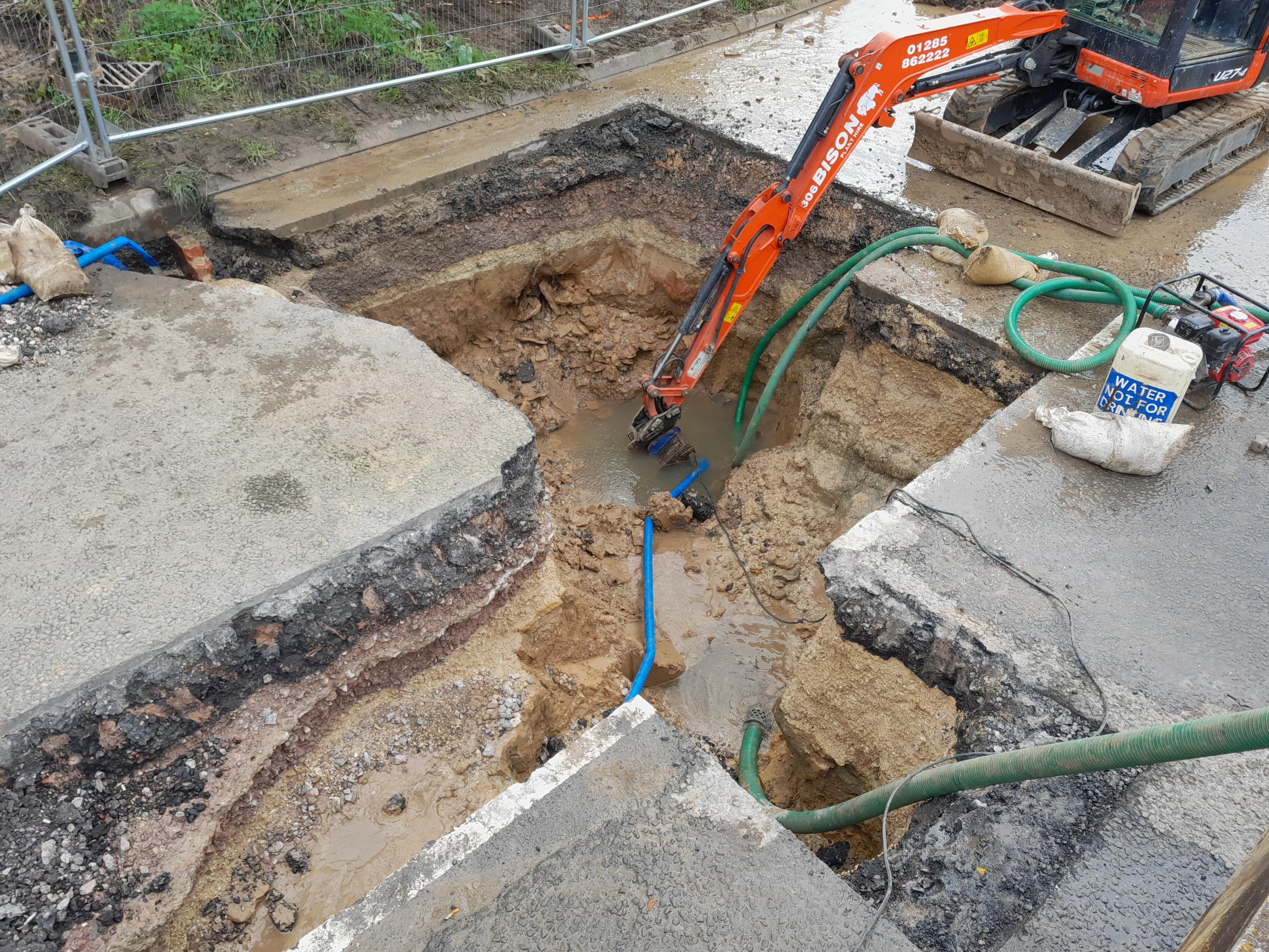 Update on emergency roadworks on busy Cirencester roundabout | Wilts and Gloucestershire Standard - Vimarsana News