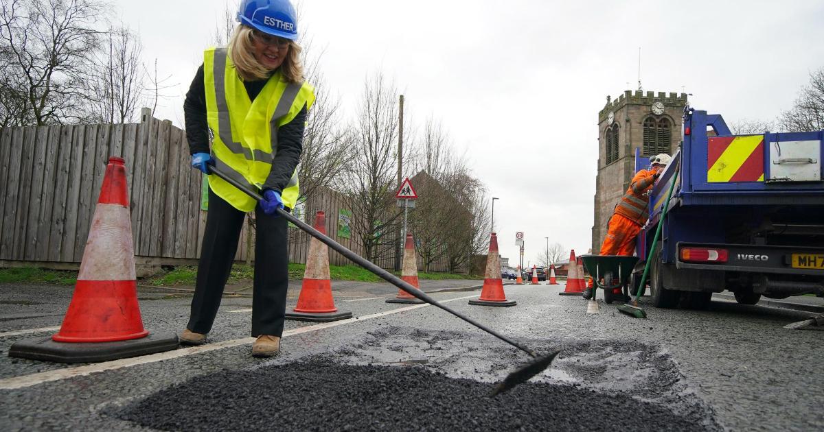 'Councils refusing to fix potholes deemed too small' | Wilts and Gloucestershire Standard - Vimarsana News