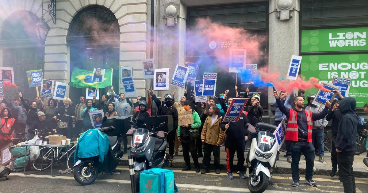 Deliveroo drivers protest over 'soul-destroying' working conditions outside AGM | Wilts and Gloucestershire Standard - Vimarsana News