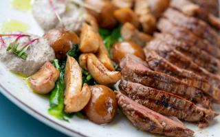 Best places for a Sunday roast in Cirencester according to Tripadvisor reviews (Canva)