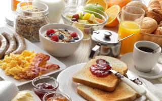 A variety of breakfast options (Canva)